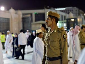 The data gathered keeps track of the daily total number of pilgrims, classified by their nationalities, time and place of arrival and vehicle types. (SPA)