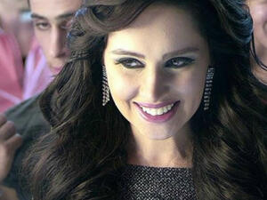 'Kiss Me Not' plot centers around young starlet Fakr (Yasmine Raeis), who abruptly refuses to kiss on-screen