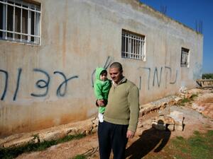 مستوطنون يهاجمون منزل عائلة فلسطينية في الضفة
