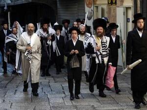 المستوطنون يواصلون اقتحام المسجد الأقصى