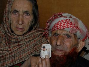 والدا شفقت حسين