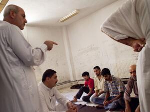 A Sharia lawyer speaks to prisoners at a temporary Islamic court set up in a rebel-controlled town outside Aleppo on September 5, 2012.  (AFP/Achilleas Zavallis)