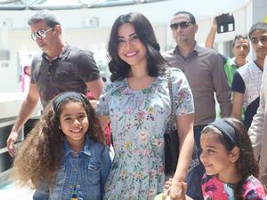 الفنانة شيرين عبد الوهاب وابنتيها