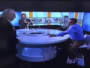 عراك حاد وشتائم 
