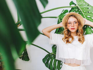 تجنبي هذه الأخطاء للحصول على إطلالة صيفية منعشة (shutterstock.com)