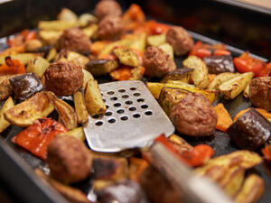 وصفة كرات لحم الحبش مع البطاطا في الفرن (shutterstock.com)
