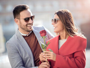 ماذا ستهدين زوجك أو حبيبك في هذا العيد....؟ (shutterstock.com)