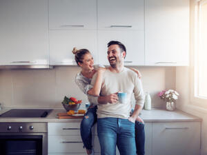 دراسة: الحب قد يزيد من وزنك تدريجيا (shutterstock.com)
 