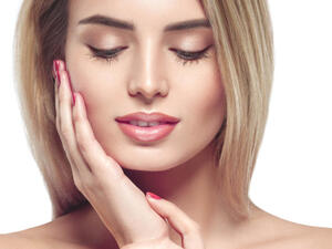 هناك العديد من العوامل التي تؤثر بصحة بشرتكِ  (shutterstock.com)
