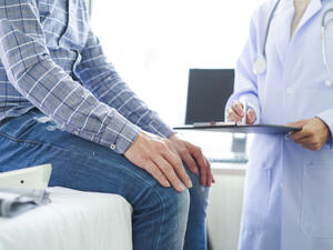 الرجال أكثر احتمالا من النساء في ممارسة المهن الخطيرة مما يعرضهم للموت (shutterstock.com)
 الرجال أكثر احتمالا من النساء في ممارسة المهن الخطيرة مما يعرضهم للموت (shutterstock.com)