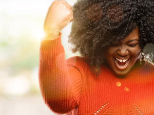 إيمان الآخرين بصاحب برج الأسد هو وقوده للثقة بنفسه (shutterstock.com)
