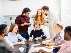 أهم شيء في إقناع الأسد هو أن تقدم له كل الإحترام والتقدير (shutterstock.com)
