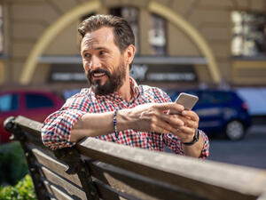 الرجل السرطان يخاف المستقبل (shutterstock.com)