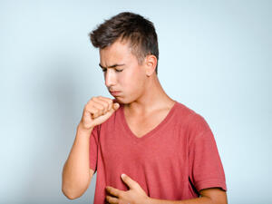 قدم لك الطرق التي يمكن بها التخلص من السعال عبر استخدام زيت السمسم (shutterstock.com)
