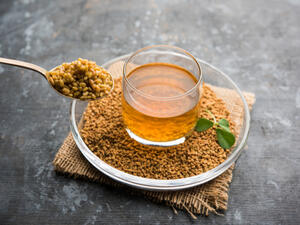 يجب دائماً إستشارة الطبيب أو إختصاصي التغذية قبل الإقدام على تناول الحلبة (shutterstock.com)
