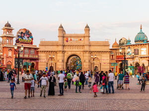 From live shows to horse racing, it’s a weekend for the outdoors (Shutterstock)