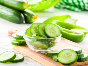 يتميز الخيار بأنه يعتبر مُدر للبول وغني بالألياف الغذائية  (shutterstock.com)

