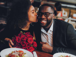 كلما كان الشخص شديد الجمال كان الانفجار قوياً وصاحب الرقبة الطويلة شعاره "أنا ومن بعدى الطوفان"!
