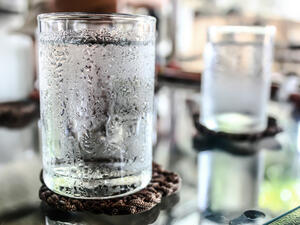 احذر شرب الماء البارد دفعة واحدة