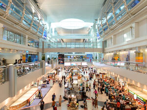 When the passenger arrives at the airport, the luggage automatically goes through a smart system without the need to carry it through. The passenger can then proceed through the smart tunnel to finish passport control procedures in a few seconds (Shutterstock/File Photo)