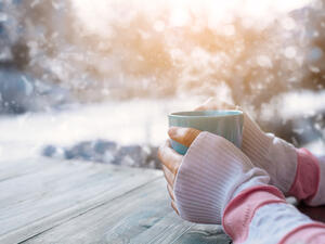 في الشتاء تزيد مدة بقائنا بالمنزل (shutterstock.com)
