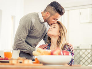 تعرف على الأبراج التي تهوى مواليدها التدليل والحنان (shutterstock.com)
