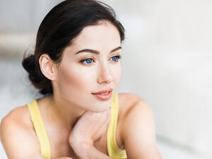 بعض المكونات التي ينصح بتجنب استعمالها إذ كانت بشرتك حساسة (shutterstock.com)
