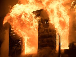 The building was vacated due to the heavy smoke (Shutterstock/File)