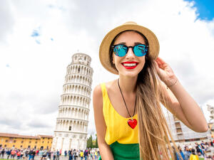 تتعرض البشرة أثناء السفر للإرهاق والتعب (shutterstock.com)
