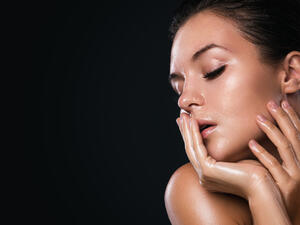 يجب أن تختاري كريما للشمس، يكون مناسبا للبشرة الدهنية  (shutterstock.com)
