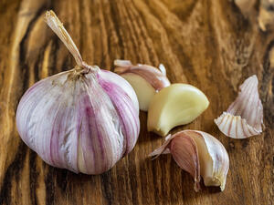 الثوم يمنح البشرة مناعة قوية ضد البثور والحبوب بمختلف أنواعها