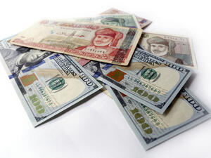 عُمان تكذّب رويترز: لا مخاطر تهدد الريال