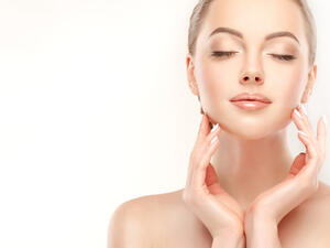 البشرة تتعرض في حالات عديدة إلى الأذى أو التعب نظراً لامتداد فترة الصيام