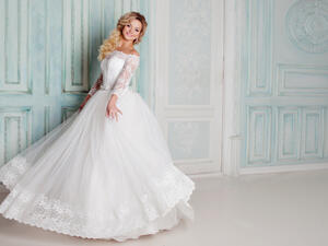 تعود موضة أكمام "التل " الطويل وبقوة