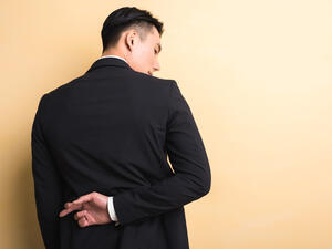 الرجال أنواع كثيرة، فهناك المخلص، وهناك الخائن (shutterstock.com)
