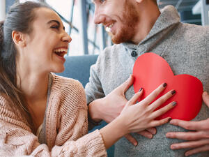 الكثير من النساء بحاجة لسماع الكلمة الساحرة "أحبك" (shutterstock.com)
