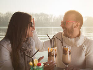 البعض يرتاح في التعبير عن حبه للآخر عن طريق الكلمات الإيجابية 