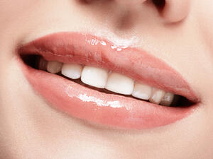 التجويف بين الأنف والفم هو لمسة تجميلية لوجه الإنسان