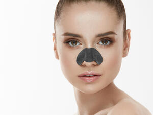 أكثر من وصفة وأكثر من ماسك طبيعي وجد لتنظيف البشرة من الحبوب السوداء (shutterstock.com)
