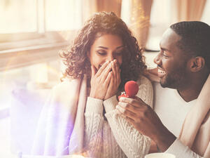 تشير الأبحاث إلى أن 60 في المائة من الرجال يطلبون "الإذن" من أسرهم (shutterstock.com)
