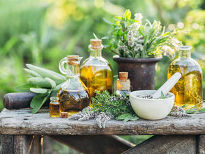 يساعد زيت الزنجبيل الاساسي على معالجة الغثيان (shutterstock.com)
