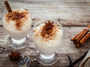 حلوى النشاء مع الحليب (shutterstock.com)
