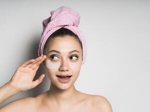 ماسك مناسب للواتي لديهن تجاعيد حول منطقة العينين والشفتين (shutterstock.com)
