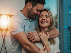 عيشي لحظات لا تنيى مع شركيك حياتك (shutterstock.com)
