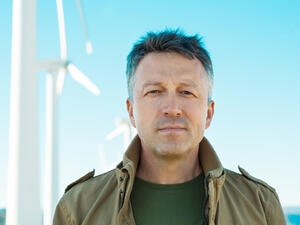 تكون لدى الرجل في عمر الخمسين قدرة على تحويل أي غضب  إلى طاقة إيجابية (shutterstock.com)
 تكون لدى الرجل في عمر الخمسين قدرة على تحويل أي غضب  إلى طاقة إيجابية (shutterstock.com)