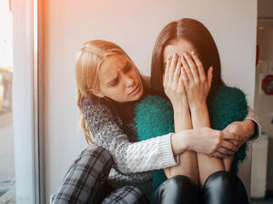 إذا كنت تبكي مرة في الأسبوع، يمكنك أن تعيش حياة خالية من التوتر (shutterstock.com)
