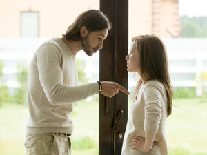 على أصدقاء برج الحوت التعرف على عيوب هذا البرج المائي (shutterstock.com)
