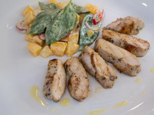 وصفة دجاج مع المانغو (shutterstock.com)