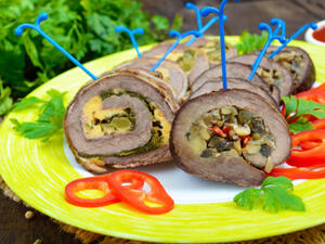 وصفة رول البفتيك المحشي (shutterstock.com)