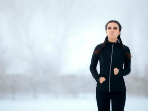 ممارسة الرياضة في البرد تساعد على حرق الدهون بطريقة أسرع وفعّالة أكثر(shutterstock.com)

